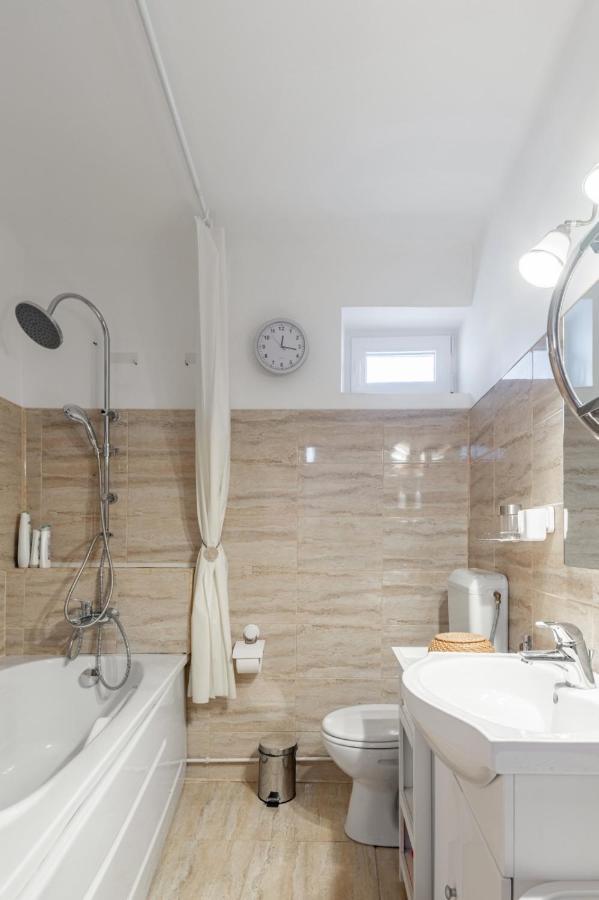 Brasov Centrul Vechi - 67Sqm - 2Min To Counsel Square Apartment Exterior photo
