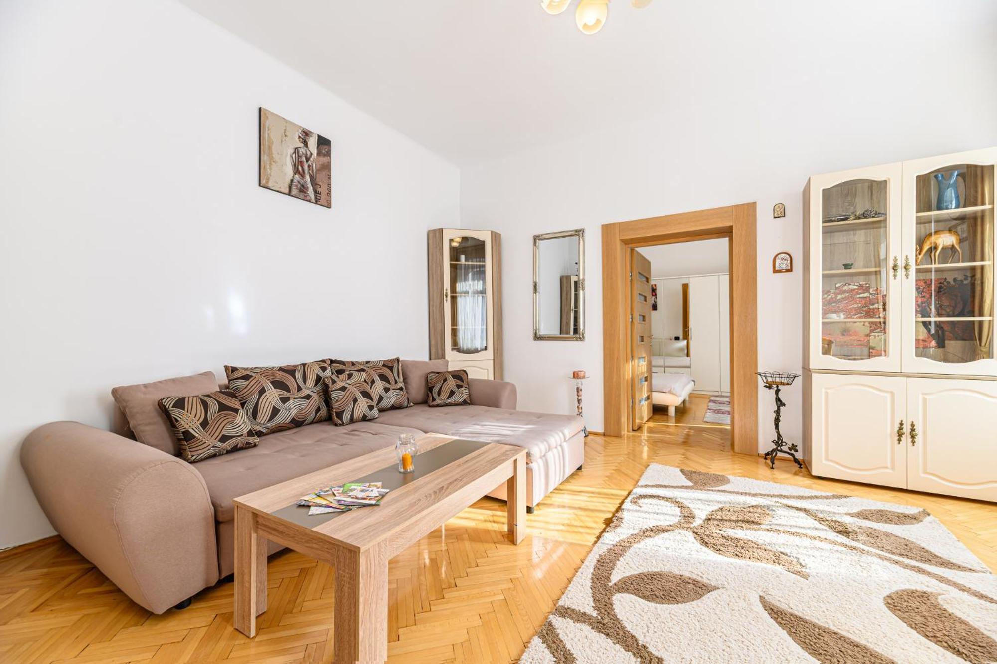 Brasov Centrul Vechi - 67Sqm - 2Min To Counsel Square Apartment Exterior photo