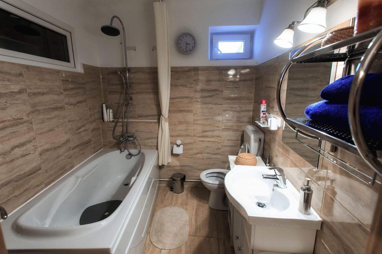 Brasov Centrul Vechi - 67Sqm - 2Min To Counsel Square Apartment Exterior photo